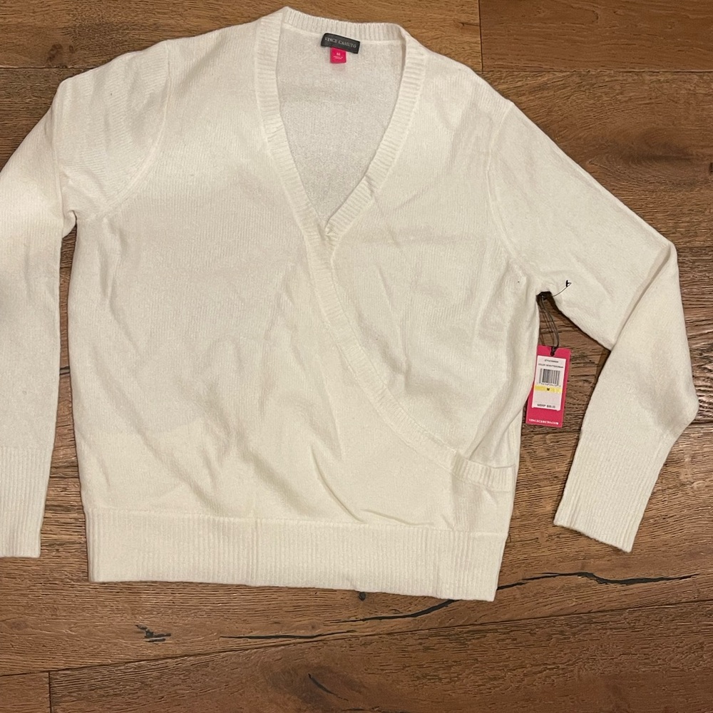Vince Camuto winter white sweater, size Medium.